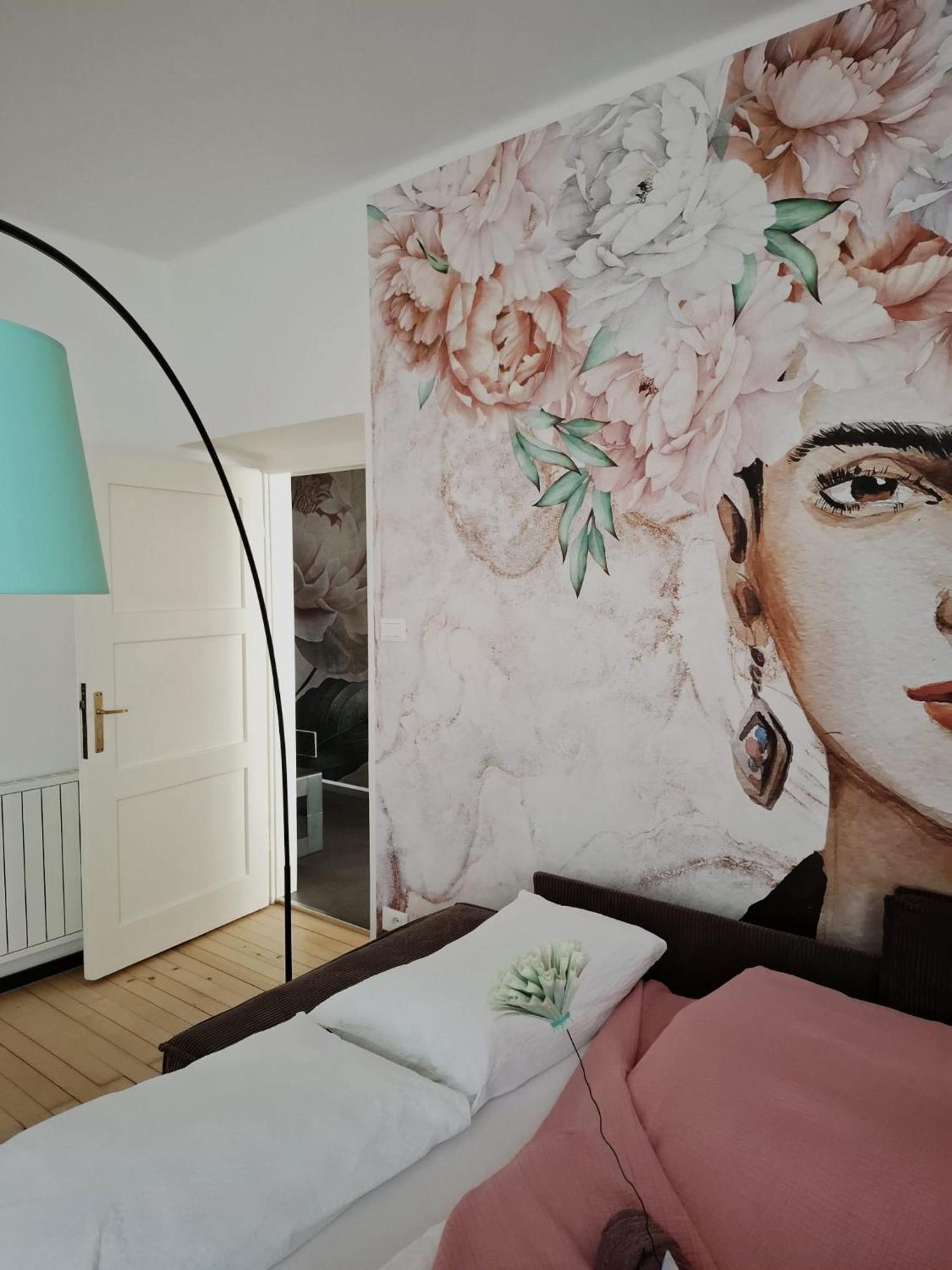 Apartment Wildflower In Privatvilla Im Herzen Merans Exterior photo
