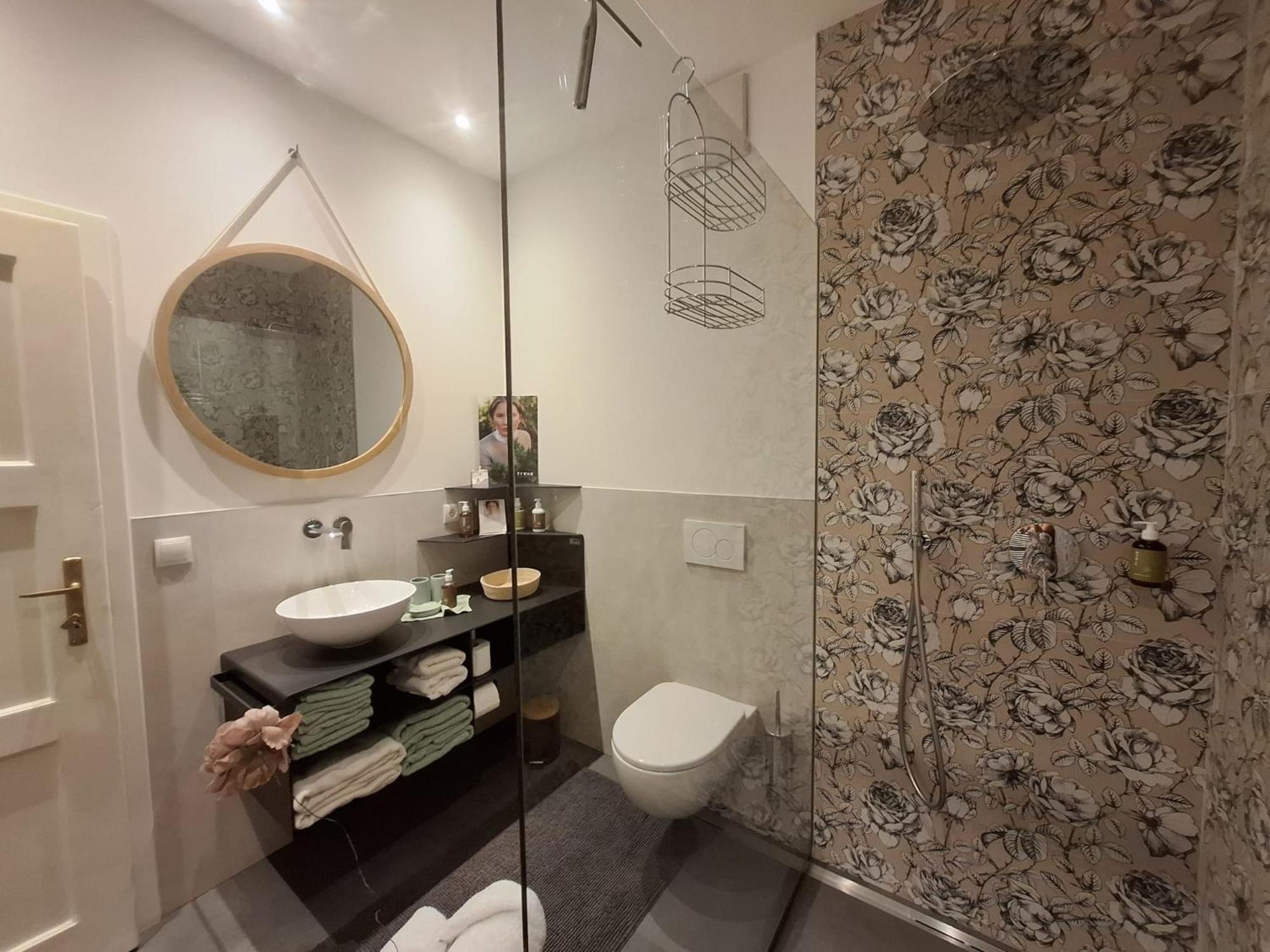 Apartment Wildflower In Privatvilla Im Herzen Merans Exterior photo