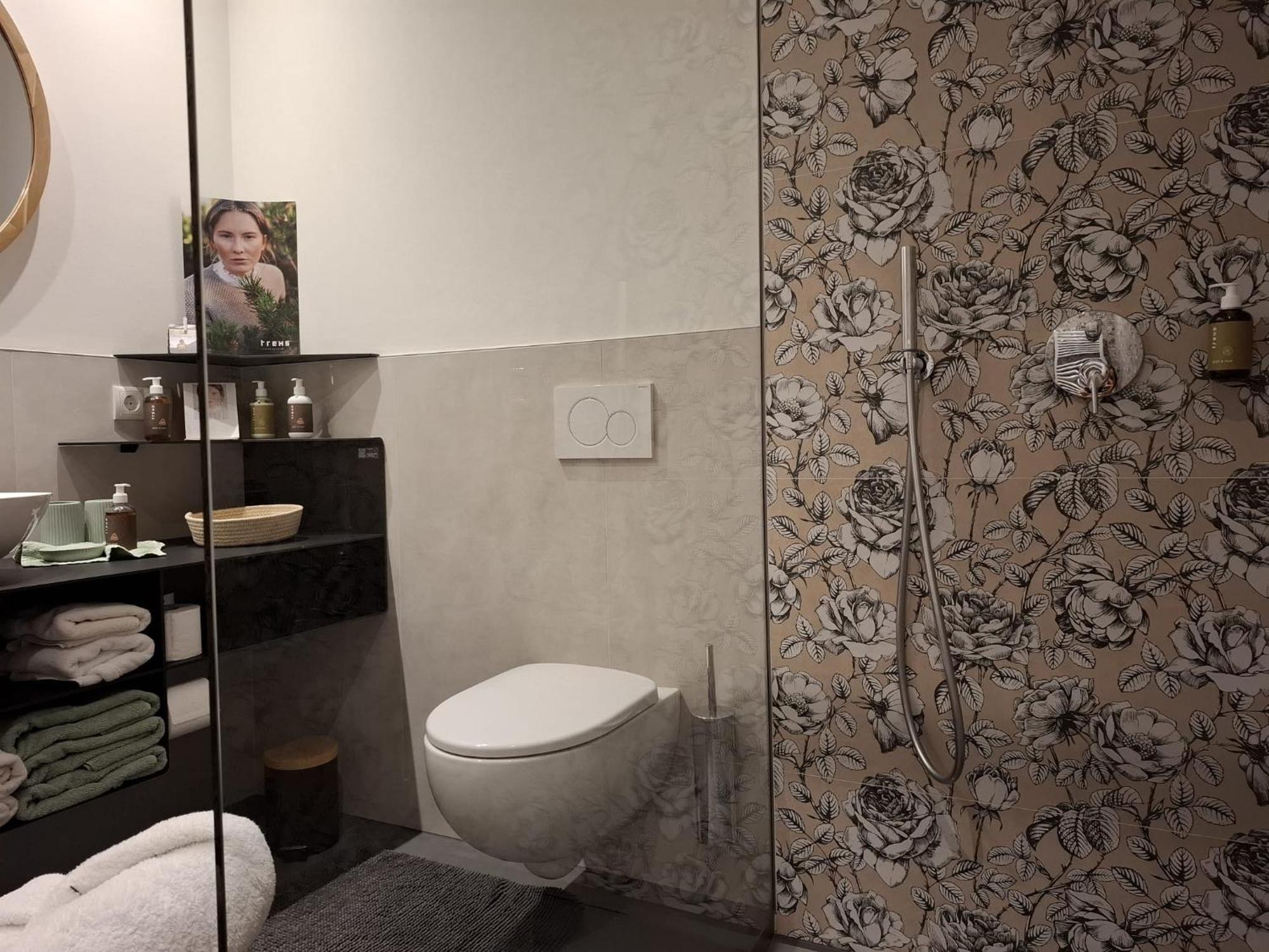 Apartment Wildflower In Privatvilla Im Herzen Merans Exterior photo