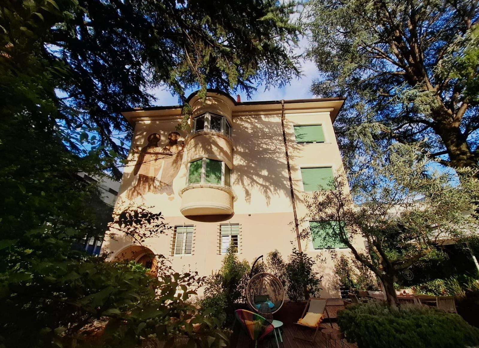 Apartment Wildflower In Privatvilla Im Herzen Merans Exterior photo